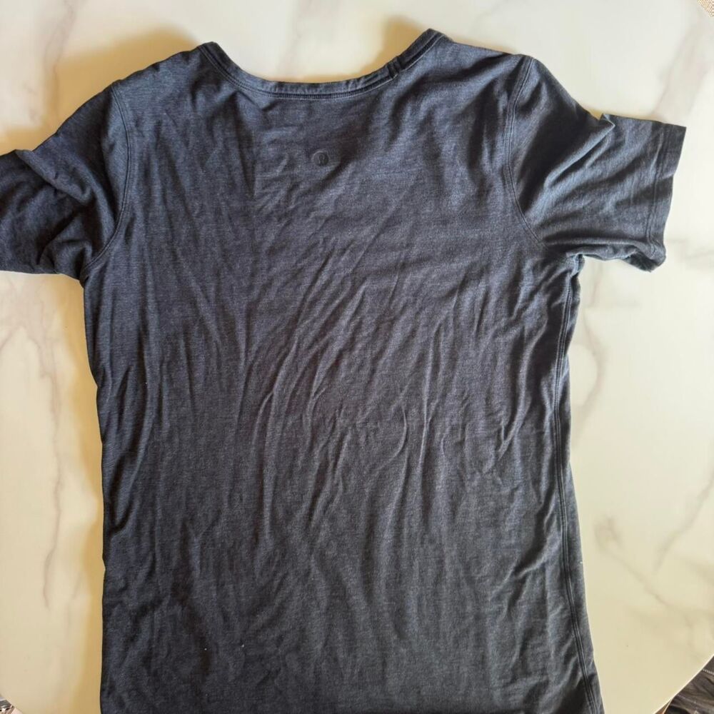 Lululemon Women's Athletic Tee Estimated Size 6